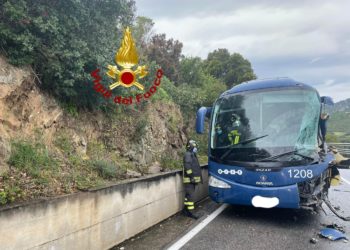 Incidente stradale sulla 125, sul posto i vigili del fuoco