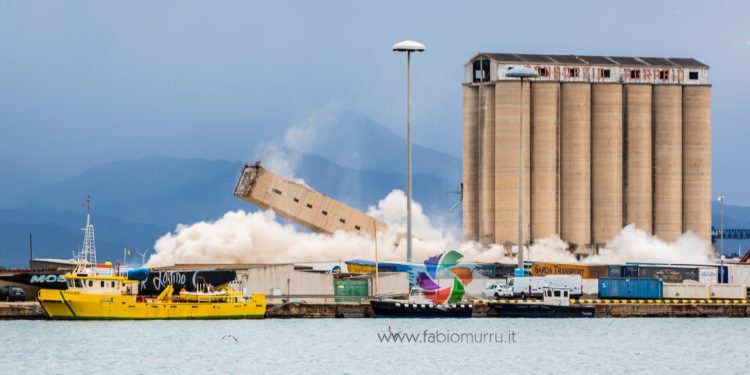 Cagliari: conclusa la demolizione dei silos del porto