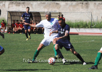 Il Carbonia rimonta due volte l’Arzachena, esordio positivo per David Suazo sulla panchina biancoblù