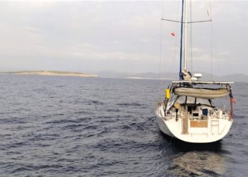 I finanzieri della Sezione Operativa Navale di Sant’Antioco ed i funzionari ADM di Cagliari hanno sequestrato un’imbarcazione a vela: evasi tributi per 17.000 euro