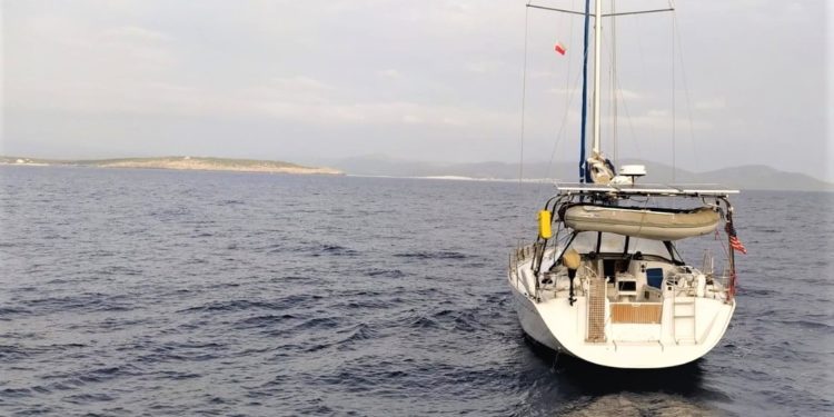 I finanzieri della Sezione Operativa Navale di Sant’Antioco ed i funzionari ADM di Cagliari hanno sequestrato un’imbarcazione a vela: evasi tributi per 17.000 euro