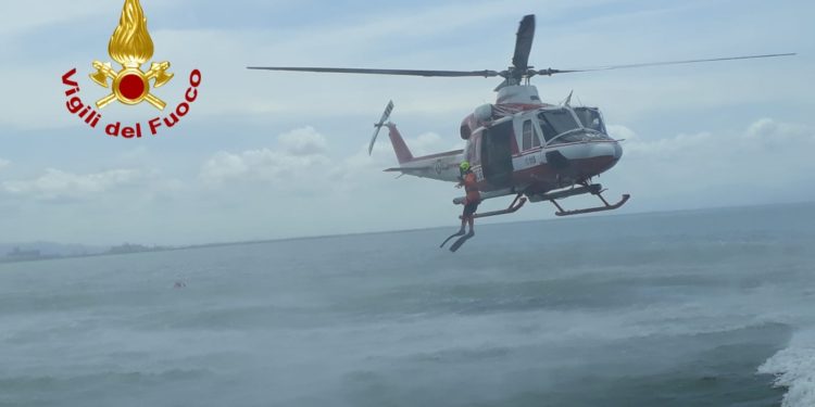 Soccorsi subacquei e acquatici in superficie, partono le esercitazioni dei vigili del fuoco