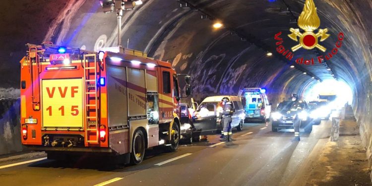 Tre incidenti nelle strade del Nuorese, in azione i vigili del fuoco