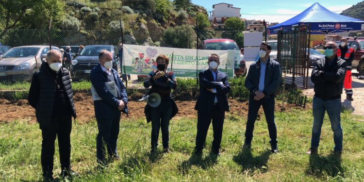 E’ partita ufficialmente questa mattina da Bitti, l’iniziativa di solidarietà “Pianta un albero: è un gesto d’amore”