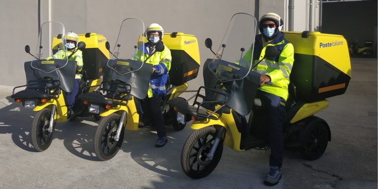 Con i nuovi tricicli elettrici “green” salgono a 56 i mezzi ecologici a disposizione dei portalettere di Cagliari e del Sud Sardegna