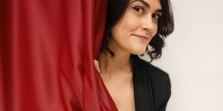 Domenica 30 maggio, alle 19.00, sulla pagina Facebook della compagnia “La Fabbrica illuminata”, andrà in prima visione “Storie da ridere”