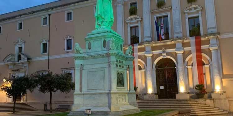 È stato inaugurato, ad Oristano, un pannello in ceramica in occasione del ventennale di Sardegna Solidale