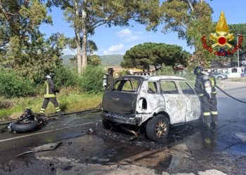 Scontro tra un’auto ed una motocicletta, a Quartu Sant’Elena, entrambi i mezzi hanno preso fuoco, il motociclista in codice rosso