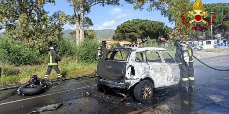Scontro tra un’auto ed una motocicletta, a Quartu Sant’Elena, entrambi i mezzi hanno preso fuoco, il motociclista in codice rosso