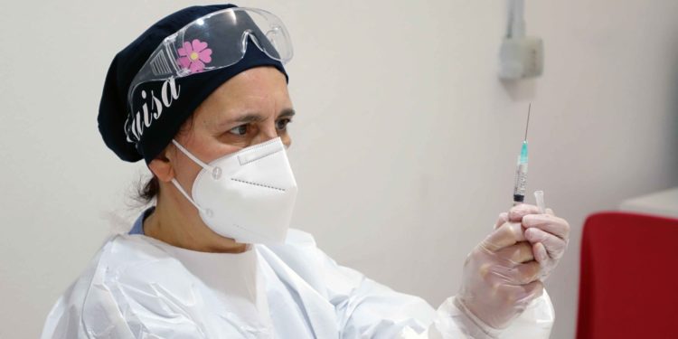 Sono partite questa mattina, con le somministrazioni ai cittadini over 60 e ai soggetti fragili, le prime vaccinazioni nel nuovo hub di San Gavino