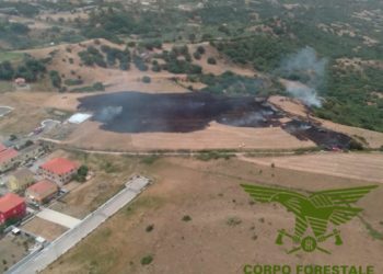 E’ stata una giornata durissima, in Sardegna, nella lotta agli incendi, ben 26, 6 dei quali hanno richiesto l’intervento del mezzo aereo del Corpo forestale