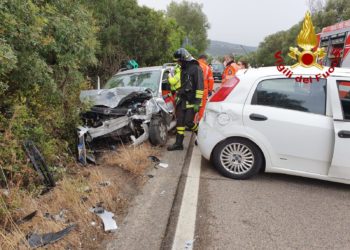 Olbia: incidente stradale in direzione di Cugnana, sul posto i vigili del fuoco