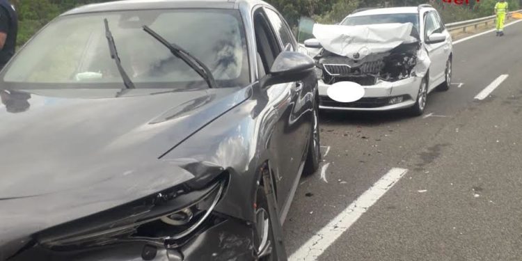 Siniscola: incidente stradale sulla 131 Dcn, sul posto i vigili del fuoco