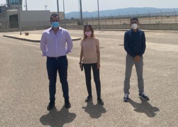 Oristano: Alessandro Solinas, Lucia Scanu e Luciano Cadeddu (M5S) in visita all’aeroporto di Fenosu