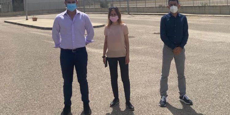 Oristano: Alessandro Solinas, Lucia Scanu e Luciano Cadeddu (M5S) in visita all’aeroporto di Fenosu