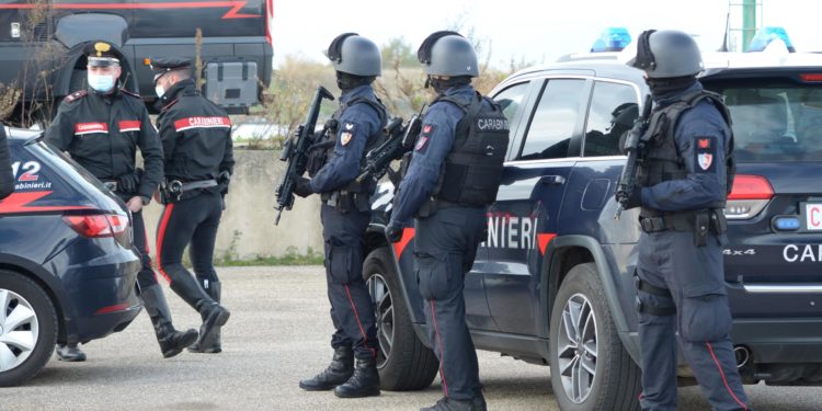 Tornato in Italia da Santo Domingo, dove era scappato nel 2016 dagli arresti domiciliari di Dolianova, un 40enne cagliaritano è stato arrestato e dovrà scontare pene residue per quasi 8 anni