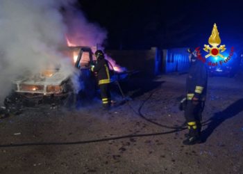 Quartu Sant’Elena: a fuoco un autocarro, sul posto i vigili del fuoco