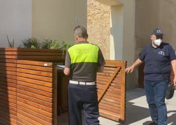Alghero: proseguono i controlli nelle zone del centro per il corretto uso dei contenitori per i rifiuti