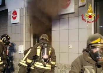 Quartu Sant’Elena: a fuoco un’attività commerciale, intervengono i vigili del fuoco