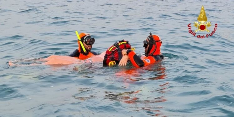 Marina di Sorso: i vigili del fuoco salvano una donna in difficoltà a 300 metri dalla riva