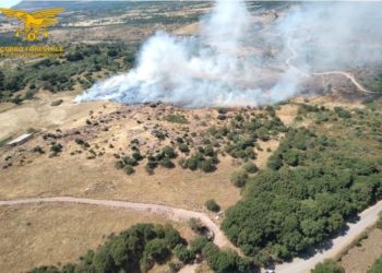 Incendio a Tresnuraghes, sul posto un elicottero del Corpo forestale