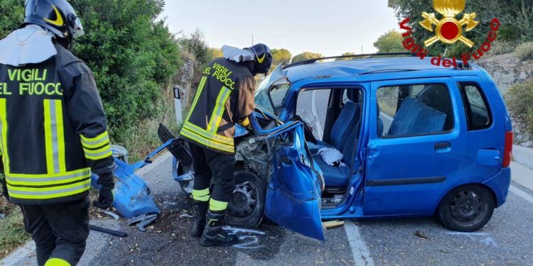 Incidente stradale sulla Telti-Calangianus, un ragazzo portato in ospedale