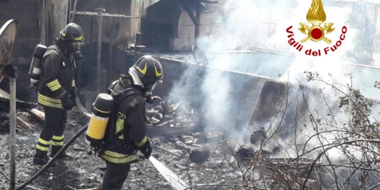 Incendio di vegetazione in località “Rio Sa Canna”, a Sestu, coinvolti una struttura, mezzi ed attrezzi agricoli