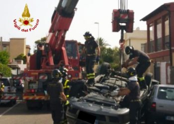 Un incidente stradale verificatosi al Poetto di Cagliari ha coinvolto tre auto, i vigili del fuoco sono intervenuti con un’autogru