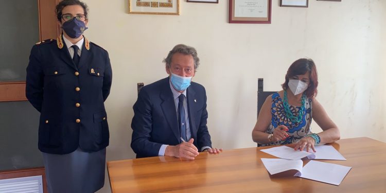 E’ stato siglato dal Questore di Cagliari e dalla Presidentessa del CIPM Sardegna il rinnovo del Protocollo “Zeus”