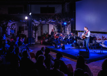 Neri Marcorè tra i versi di Dante e le canzoni di De Andrè prologo di lusso per il Festival del cinema di Tavolara