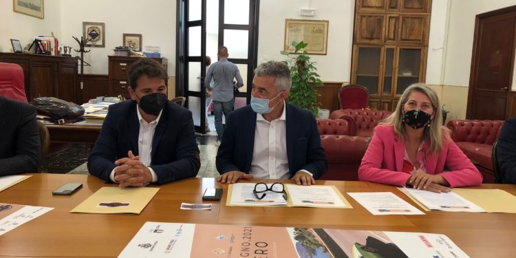 E’ stata presentata stamane, ad Alghero, la XVI Baia delle Ninfe, 62 gli equipaggi giunti in Sardegna per le sfide tricolori della Regolarità