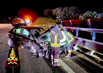 Incidente stradale al bivio di Monti, sul posto i vigili del fuoco