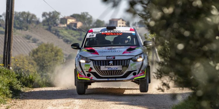 L’equipaggio Schirru-Deiana al via del secondo round del Campionato Italiano Rally Terra nel Rally Italia Sardegna