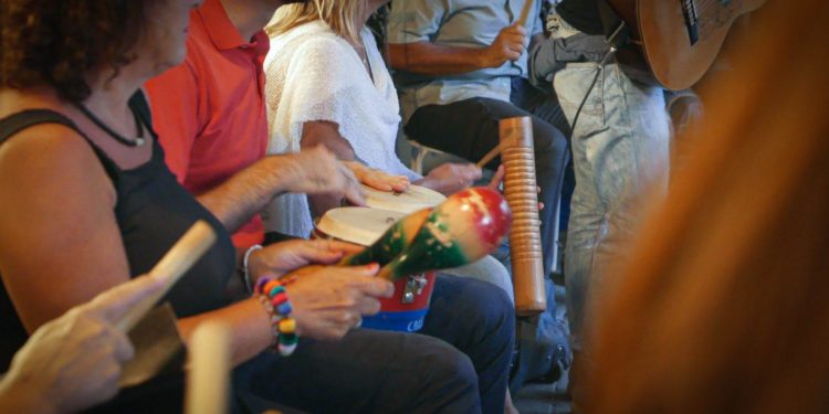 Venerdì 23 luglio, a Cagliari, appuntamento con il live “Sonheros Band”