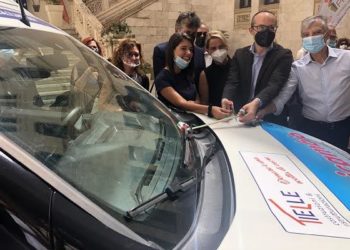 Cagliari, trasporto gratuito di disabili e anziani: donato un veicolo all’associazione Ada