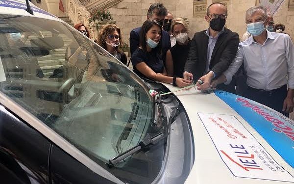 Cagliari, trasporto gratuito di disabili e anziani: donato un veicolo all’associazione Ada