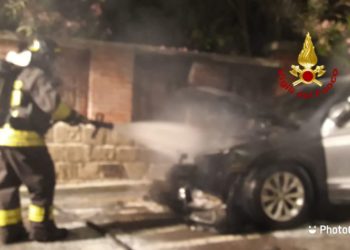 Dolianova: a fuoco un’auto, sul posto i vigili del fuoco