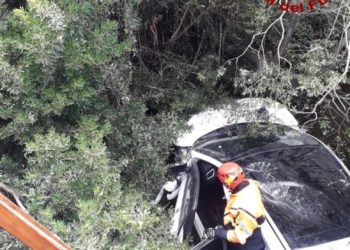 Costa Paradiso: incidente stradale sulla provinciale 90, due persone lievemente ferite