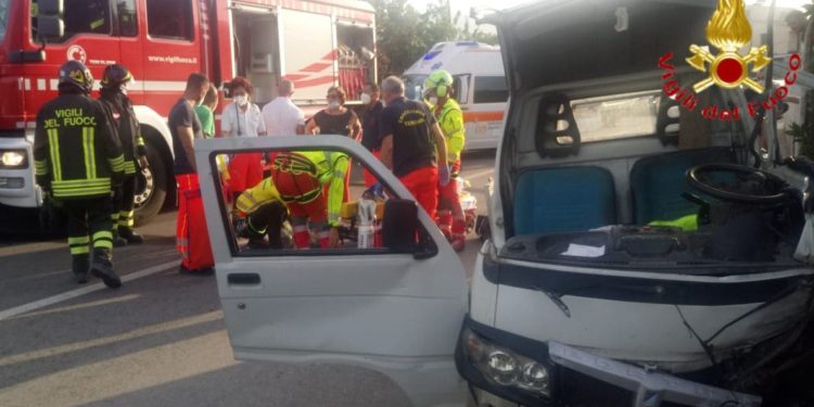 Tertenia: incidente stradale in località “Micheli”, intervengono i vigili del fuoco