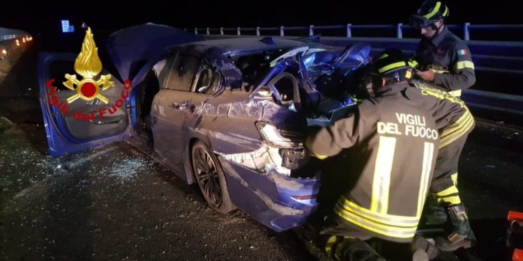 Oristano: incidente stradale sulla 131, intervengono i vigili del fuoco