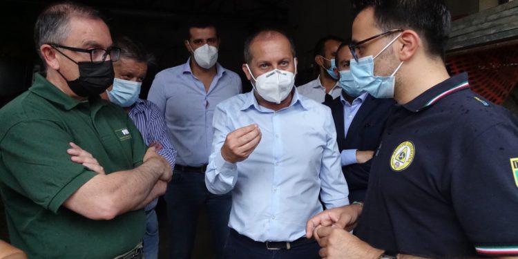 Incendi: il presidente della Regione coordina le operazioni dalla sala operativa della Protezione civile