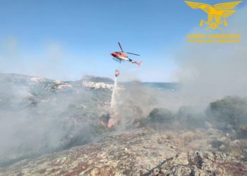 Ieri, su un totale di 12 incendi sviluppatisi sul territorio regionale, 5 hanno richiesto l’intervento del mezzo aereo del Corpo forestale