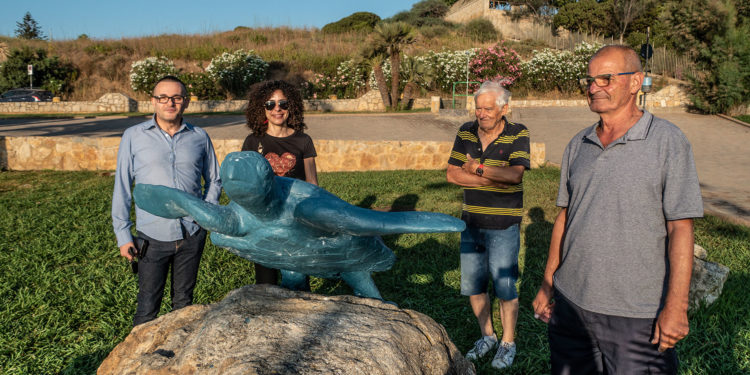 Il delfino e la tartaruga realizzati da Benito Lazzarini sono diventati due simboli di Porto Torres