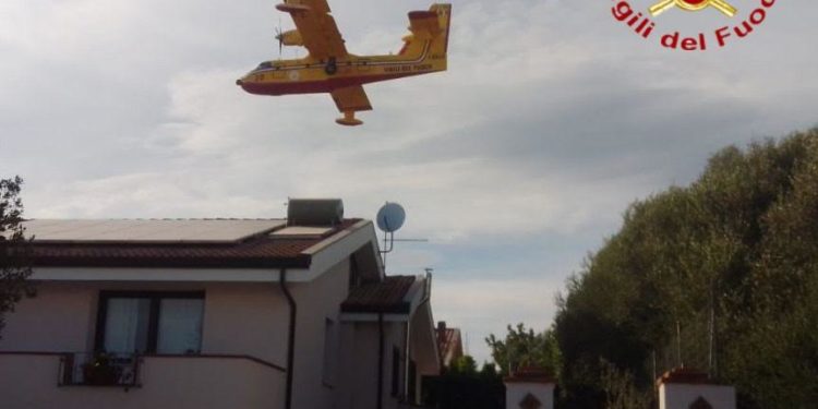 Nuoro, ieri un altro incendio ha interessato il quartiere città giardino