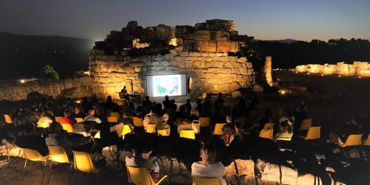 “Mediterranea. Culture, scambi, passaggi” al nuraghe Palmavera per uno spettacolo stellare