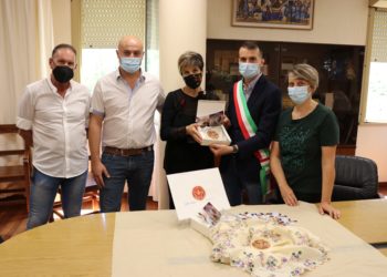 Tziuppele: dalla maestria di Gianfranca Dettori nasce il dolce ispirato al costume di Sennori