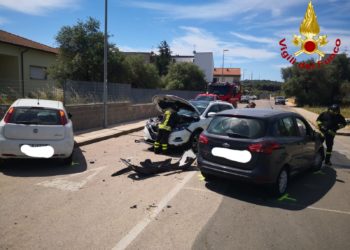 Li Punti: incidente stradale in via Onida, sul posto i vigili del fuoco