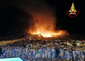 Sassari: incendio nella discarica di Scala Erre, sul posto i vigili del fuoco
