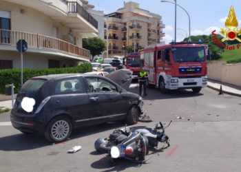 Alghero: incidente stradale in via Einaudi, sul posto i vigili del fuoco
