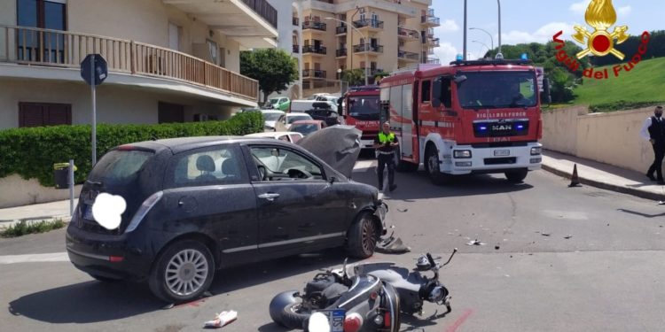 Alghero: incidente stradale in via Einaudi, sul posto i vigili del fuoco